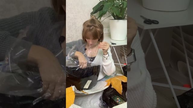 Распаковка с садовода. Новогодние подарки. Сапожки с парфюмом смотреть онлайн
