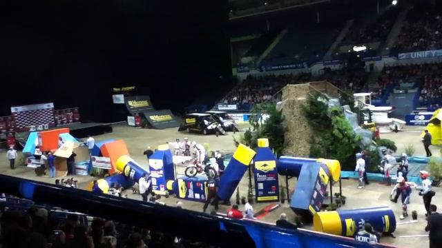 Sheffield indoor trial 2013 Adam Raga putoline oil section смотреть онлайн