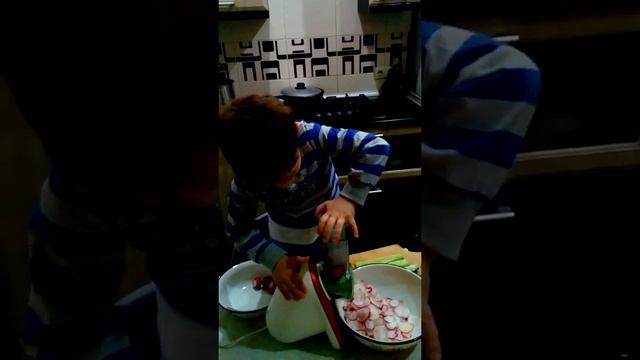 Тест овощерезки Moulinex DJ 756 G35 от МАКАРА. Салат из редиски и огурцов. смотреть онлайн