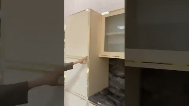 Кухня ,,БАВАРИЯ ,,Размер 3,8-2,2Столешница и стеновая панель к комплекте Цвет беж с золотом смотреть онлайн