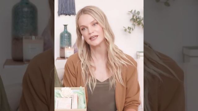 Jessica Alba about her Honest Partner Kelly and her Baby Products смотреть онлайн