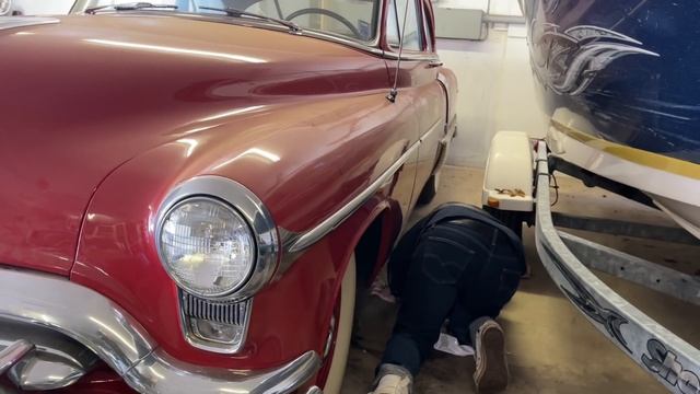 Garage Gold: 1951 Oldsmobile Super 88 Deluxe 2-Door Sedan смотреть онлайн