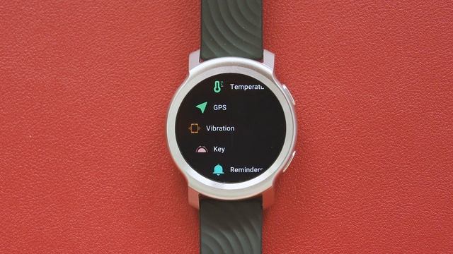 Moto Watch 100 Review: Great Design Meets Fitness Tracker Like Performance... смотреть онлайн