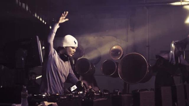 Klaus Schwarz - Ensamhet (Tribute to Avicii) смотреть онлайн