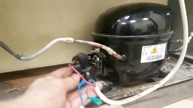 Как подключить мотор компрессор Джаксипера N1113Y к холодильнику Индезит. смотреть онлайн