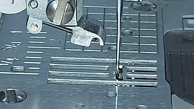 В швейной машине Brother игла упирается в игольную пластину, ломает иглы. смотреть онлайн