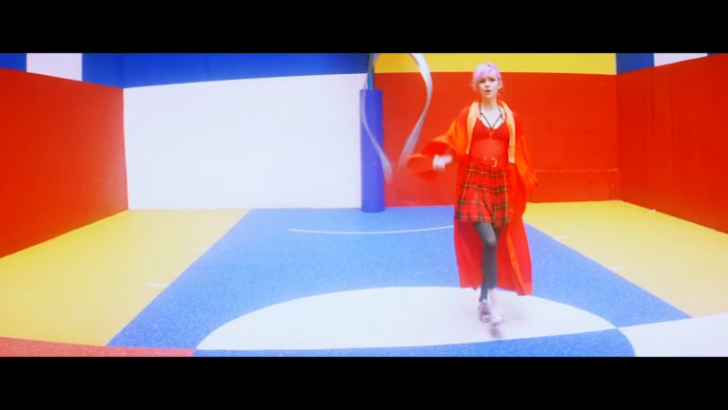 Grimes - California 2016 смотреть онлайн