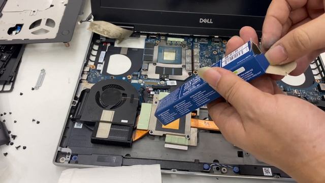 Tháo Máy Dell Precision 7540 Vệ Sinh, Tra Keo Tản Nhiệt