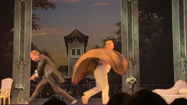 Владислав Куприянов и Александр Трофимов - дуэт Фалька и Генриха из оперетты "Летучая Мышь" смотреть онлайн