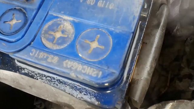 аккумулятор автомобиля дымит смотреть онлайн