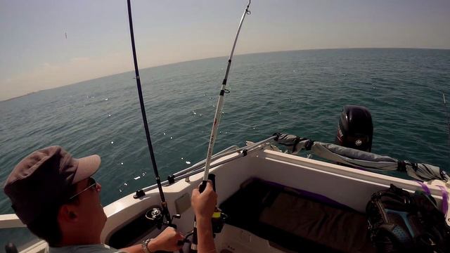 Трофейная рыбалка в Сочи. 2 трофея скат и лиса. смотреть онлайн