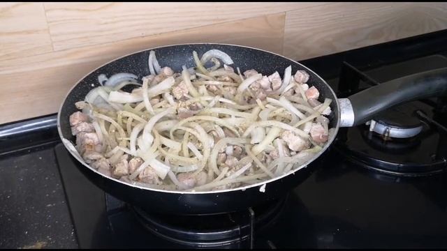 Рис со свининой и овощами в горшочке смотреть онлайн