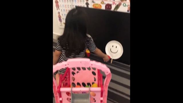 Sophie Learns Through Play - Learning Healthy and Unhealthy Foods смотреть онлайн