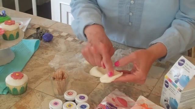 How to Make Candy Clay - Cupcake Boot Camp - Week 3 смотреть онлайн