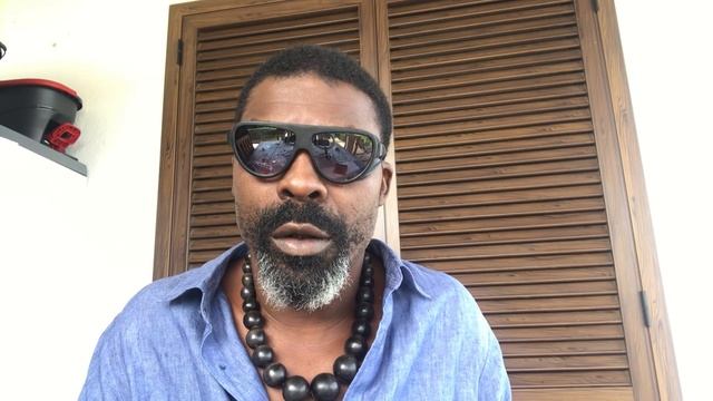 Yaoundé: panique à bord. смотреть онлайн