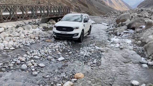 Enroute ShinkuLa Pass in Endeavour Sport - Off Roading - Ford - Drive and Discover смотреть онлайн