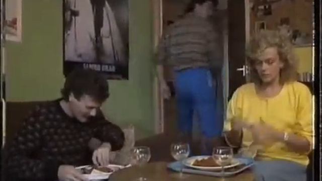 Brookside - Sandra Maghie - She Wouldn't Give Up Cigarettes смотреть онлайн