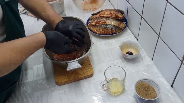 РЫБА С КАРТОШКОЙ В ДУХОВКЕ ПОД СОУСОМ смотреть онлайн