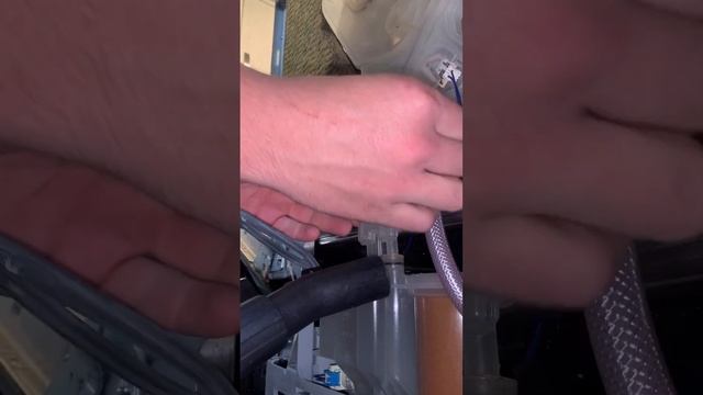 Fixing a leak on a Smeg dishwasher смотреть онлайн