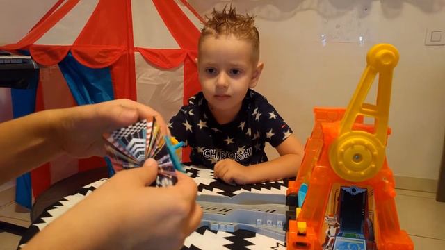 Распаковка ПРЫГУЧего ТРЕКА!!! Спыш Blaze and the MONSTER MACHINES смотреть онлайн