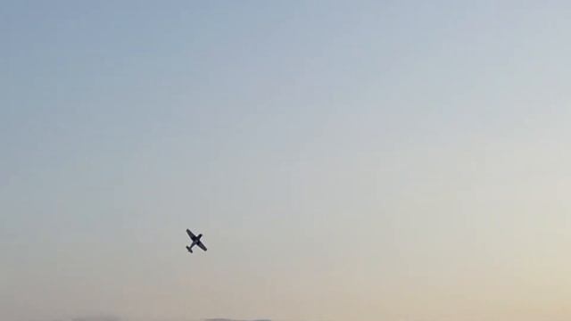 Пилотаж Як-18Т и дрона смотреть онлайн
