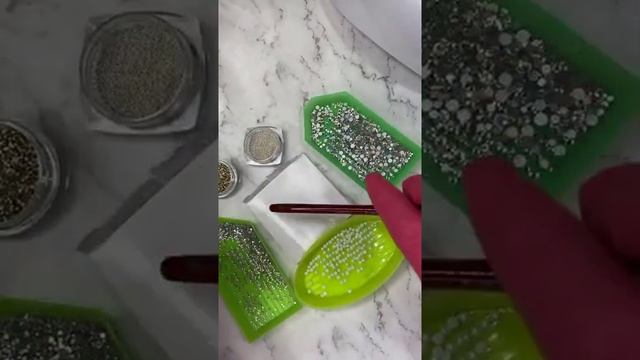 nailstraz
:Нежный дизайн с блестками и аэропуфингом смотреть онлайн