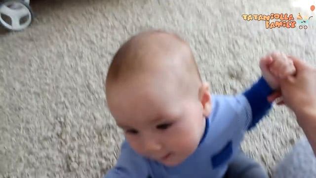 Как правильно ПРИСАЖИВАТЬ малыша ║ Учимся СИДЕТЬ смотреть онлайн