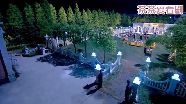 丈夫決定回歸家庭，正想偷偷吻妻子，卻再次從她口中聽到了情敵的名字！ смотреть онлайн