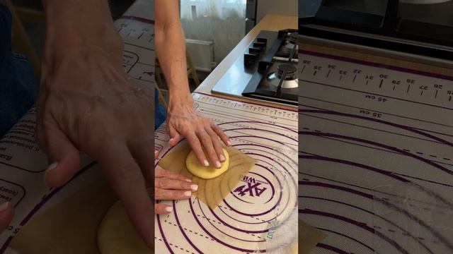 ПОНЧИКИ НА АПЕЛЬСИНОВОМ СОКЕ. Рецепт в описании.#shorts смотреть онлайн