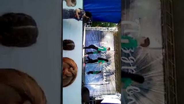 Танцы под фонарём смотреть онлайн