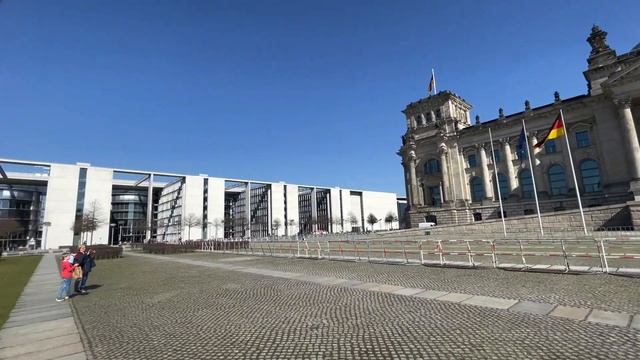 Reichstag. German Flag, and Government Quarter in Berlin! смотреть онлайн