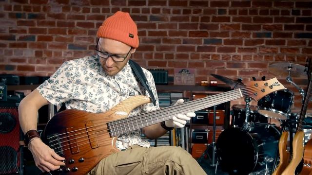 My new FAVOURITE bass (Spoiler... it's a 5 STRING?!) смотреть онлайн