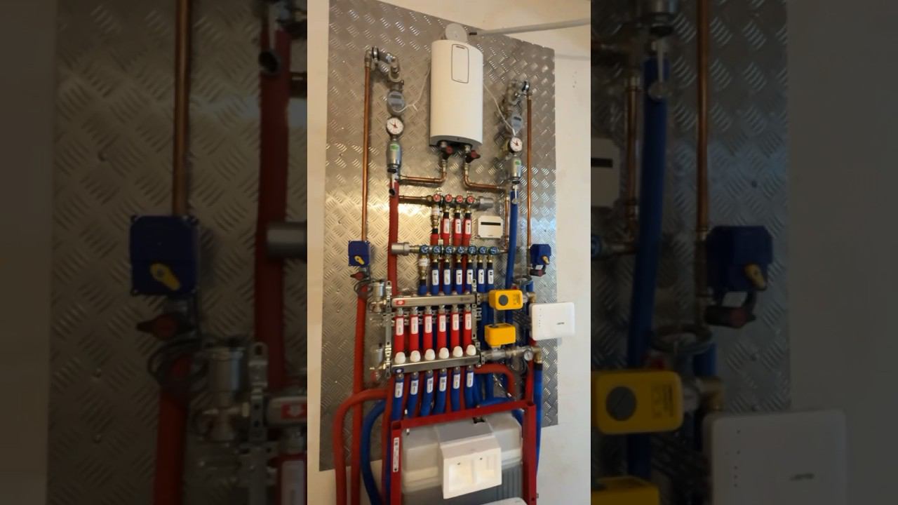 Как уместить коллектор отопления и водоснабжения в одной ревизионной зоне | ЖК ILOVE смотреть онлайн