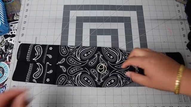 DIY BANDANA FACE MASK TUTORIAL! (NO SEWING) смотреть онлайн