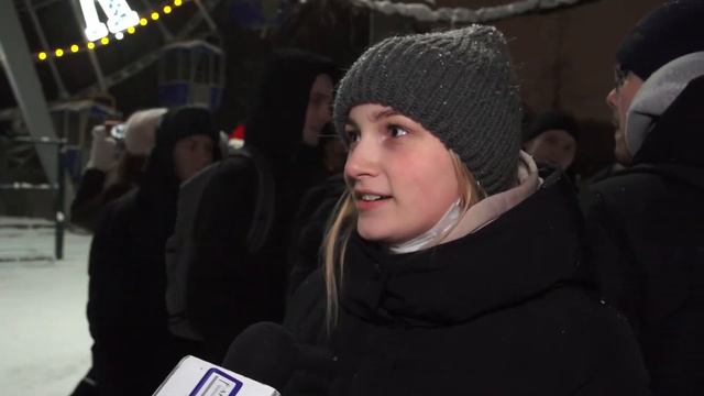 Часы включают