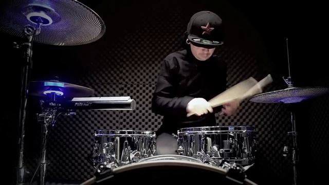 Venetian Snares - Frictional Nevada - Live Drums смотреть онлайн