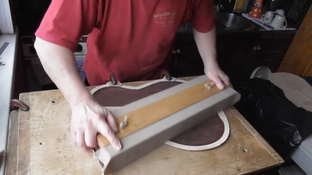 Отшкуривание футоров вчистую шкуркой на палке на нижней и верхней деке(видео №72). смотреть онлайн
