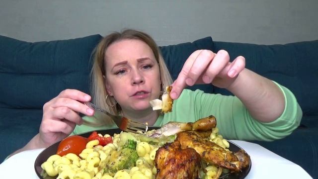 МУКБАНГ МАКАРОНЫ С БРОККОЛИ, КУРИЦА ЗАПЕЧЕННАЯ В ДУХОВКЕ, СОЛЕНЬЯ/// Mukbang еда на камеру/ Не АСМР смотреть онлайн