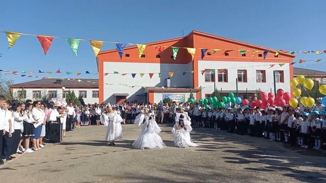 Первый звонок. ОСШ.им.М.Макатаева. 6 А класс смотреть онлайн
