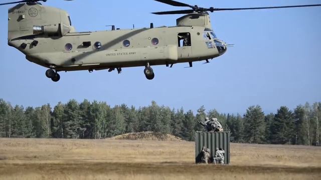 Army Soldiers Sling Load Op With CH-47 Chinook #army #usarmy #warzone #helicopter #soldier смотреть онлайн