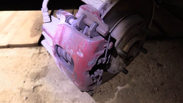 Замена передних тормозных дисков и колодок Ford Focus 1 1.6 Duratec Rocam