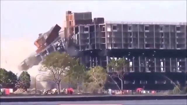 Взрывоопасный ёж уничтожает здания