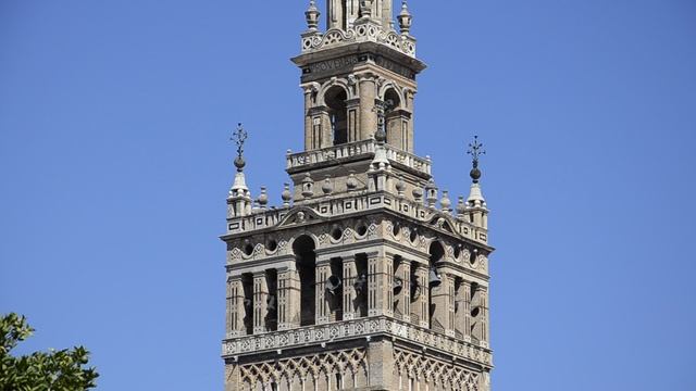 Звон колоколов башни Хиральда, Севилья, Испания смотреть онлайн