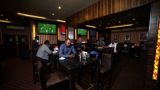 The Ultimate Crowd-pleaser with DStv Play смотреть онлайн