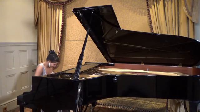 Beatrice plays Swan Lake смотреть онлайн