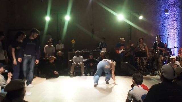 SEVEN TO SMOKE FOOT WORK - SENSSAS JAM VOL IV - LIVE BAND GROOVE'S GARDEN смотреть онлайн