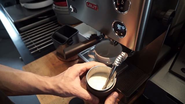 Lelit Elizabeth PL92T - 打奶示範