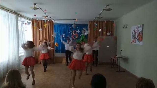 8 марта - 9 класс 2018г. Танец - Гори, гори ясно смотреть онлайн