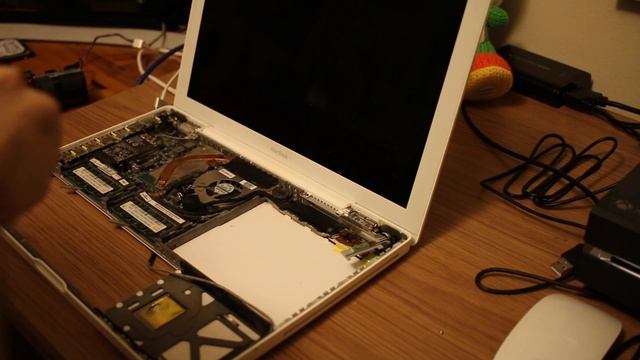 MacBook (mid 2007): Light Surgery And Rebirth