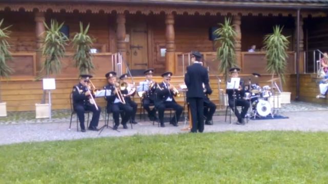 военный морской оркестр выступает в парке смотреть онлайн